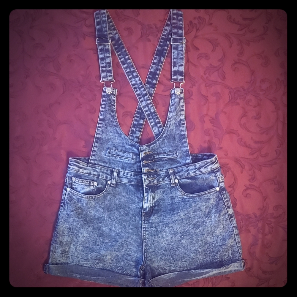 Women's jeans suspender shorts